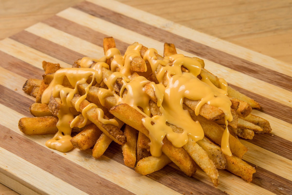 fries cheddar in table wood